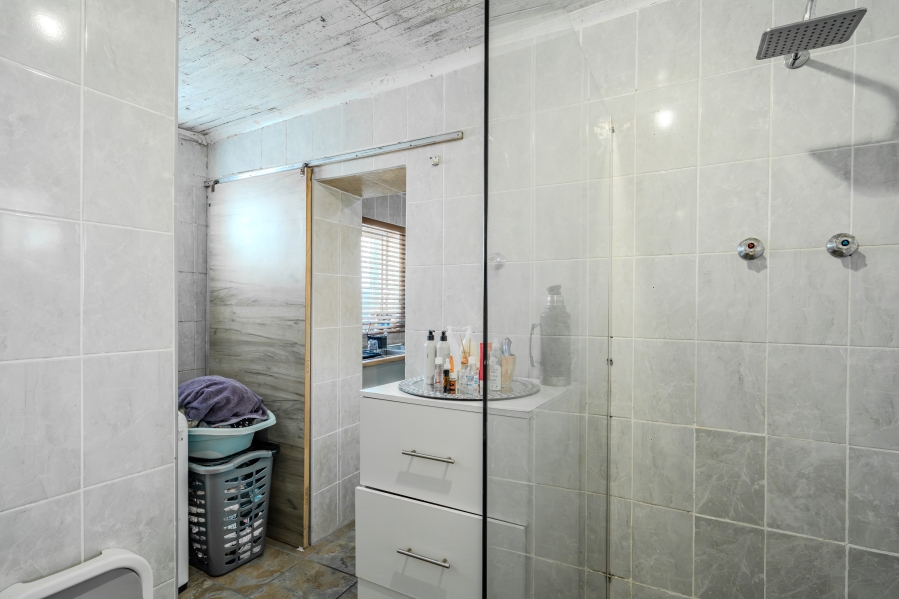 6 Bedroom Property for Sale in Woodstock Western Cape